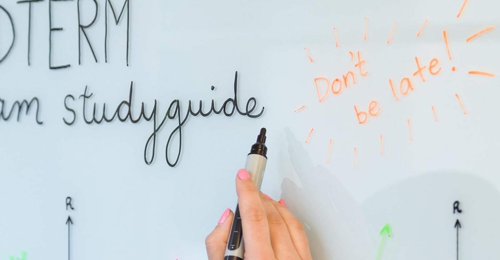 Bright, long-lasting dry erase markers designed for glass boards.